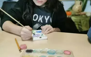 005