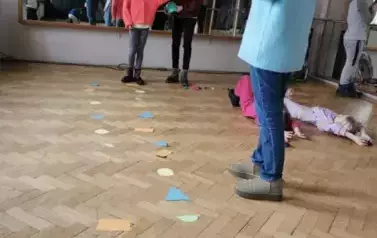 049