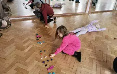046