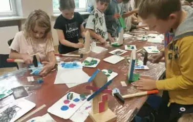 100