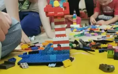043